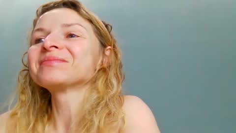 Snapshot of lanaangeldream chatting on September 21, 2025, 12:29 pm Lana online show from September 21, 2025, 12:29 pm