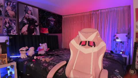 Snapshot of lanakyutt chatting on January 17, 2025, 5:11 am L A N A online show from January 17, 2025, 5:11 am