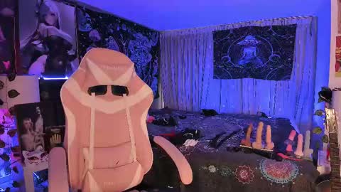 Snapshot of lanakyutt chatting on March 7, 2025, 10:43 pm L A N A online show from March 7, 2025, 10:43 pm