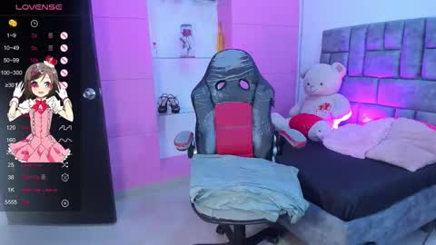 lanna1_ online show from October 10, 2025, 1:43 pm