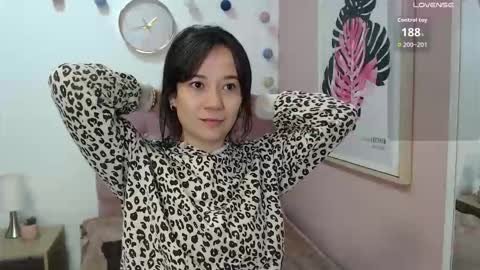 Lanna online show from October 17, 2025, 1:25 pm