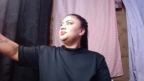 lapeligrosa_ online show from January 8, 2025, 11:21 am