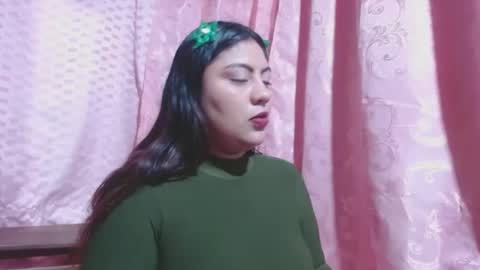 lapeligrosa_ online show from February 17, 2025, 11:34 am