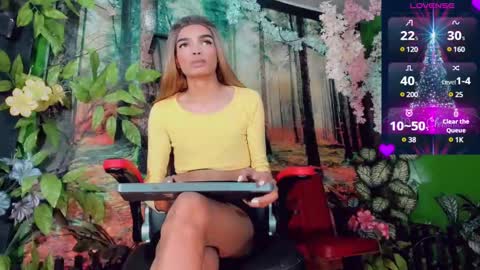 Snapshot of lara_brunette chatting on December 6, 2024, 11:22 am Lara Brunette  online show from December 6, 2024, 11:22 am