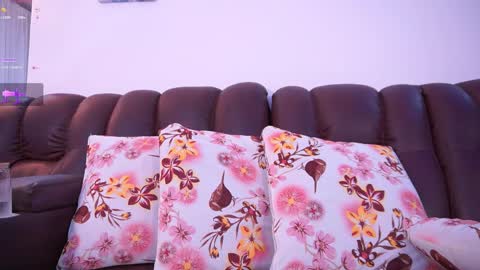 Hello Guys I am Lara Giraldo  WELCOME To my room online show from November 21, 2025, 12:43 am