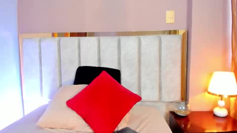 Snapshot of laragoldd chatting on October 31, 2025, 7:37 pm Lara Gold online show from October 31, 2025, 7:37 pm