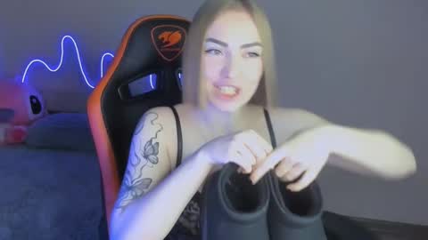 Snapshot of larakrein_lk chatting on November 21, 2025, 3:33 pm LaraKrein lk online show from November 21, 2025, 3:33 pm