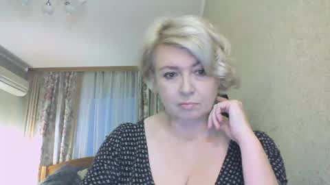 Snapshot of laramrs chatting on November 15, 2025, 2:02 pm laramrs online show from November 15, 2025, 2:02 pm