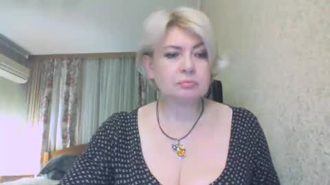 Snapshot of laramrs chatting on November 27, 2025, 4:42 pm laramrs online show from November 27, 2025, 4:42 pm