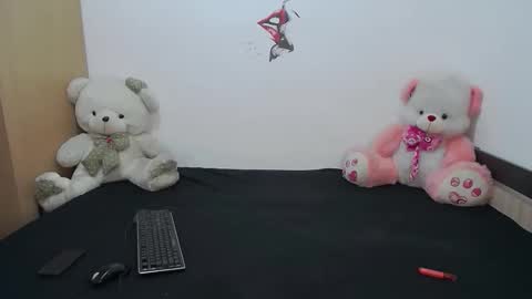 larapoison online show from November 18, 2025, 6:01 pm