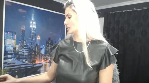 laras_moans online show from December 28, 2024, 8:37 am