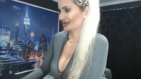 laras_moans online show from December 29, 2024, 12:12 pm