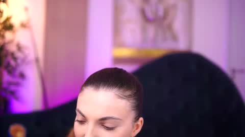 Lara online show from October 29, 2025, 9:33 am