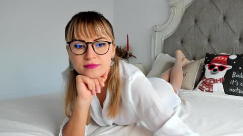 Snapshot of larissa4 chatting on December 10, 2024, 12:05 pm Larissa online show from December 10, 2024, 12:05 pm