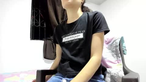 Snapshot of larissalol chatting on October 26, 2025, 11:09 pm larissalol online show from October 26, 2025, 11:09 pm