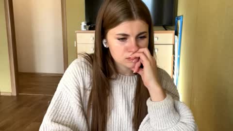 Snapshot of larrainewildenberg chatting on October 13, 2025, 12:05 pm I am Jane ntmu Lets hit 10 Thumbs Up together online show from October 13, 2025, 12:05 pm