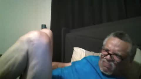 Snapshot of larrymb777 chatting on December 14, 2025, 11:15 am larrymb777 online show from December 14, 2025, 11:15 am