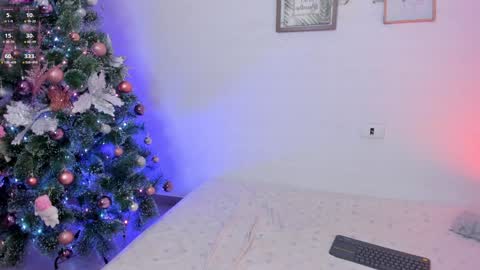 Snapshot of lary_holly chatting on December 29, 2024, 2:17 am Lary online show from December 29, 2024, 2:17 am
