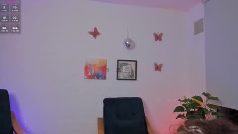 Snapshot of lary_holly chatting on February 7, 2025, 3:12 am Lary online show from February 7, 2025, 3:12 am