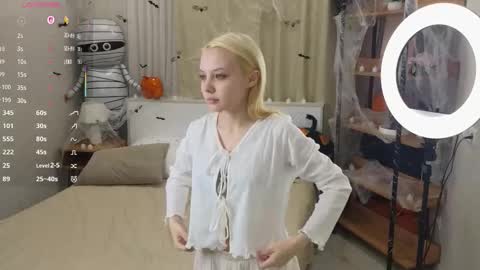 Snapshot of lashandramorgans chatting on November 4, 2025, 1:05 am Emilia for my friends Amy online show from November 4, 2025, 1:05 am