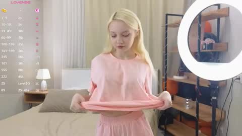 Snapshot of lashandramorgans chatting on November 12, 2025, 1:28 am Emilia for my friends Amy online show from November 12, 2025, 1:28 am