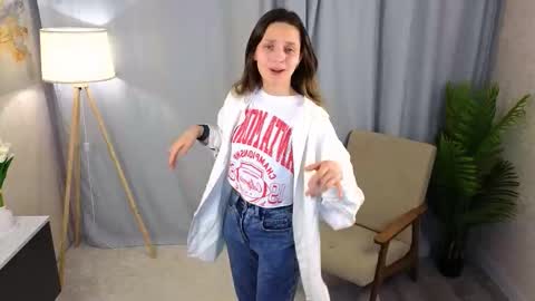 Sonya online show from November 24, 2025, 5:07 am