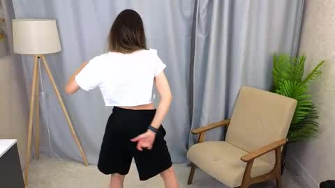 Sonya online show from November 27, 2025, 3:52 am