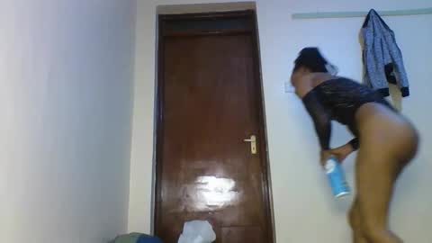 Snapshot of last_barbie chatting on October 27, 2025, 12:20 pm Last barbie online show from October 27, 2025, 12:20 pm