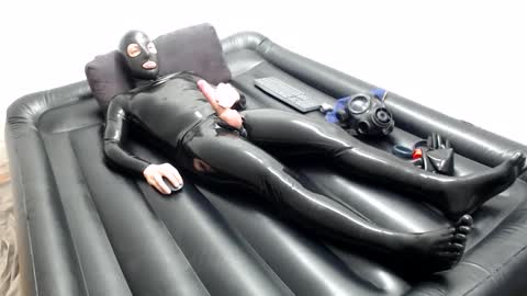 Snapshot of latexboy93 chatting on October 22, 2025, 9:25 pm Latexboy93 online show from October 22, 2025, 9:25 pm