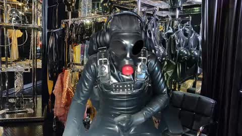 Snapshot of latexlover202 chatting on December 23, 2024, 10:23 pm latexlover202 online show from December 23, 2024, 10:23 pm