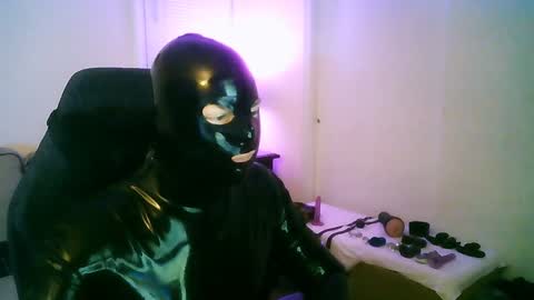 latexminheadroom online show from January 2, 2025, 2:00 am
