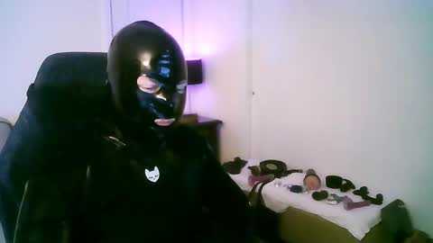 latexminheadroom online show from March 10, 2025, 4:17 am