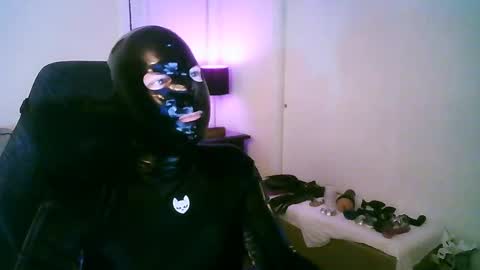 latexminheadroom online show from October 16, 2025, 2:56 am