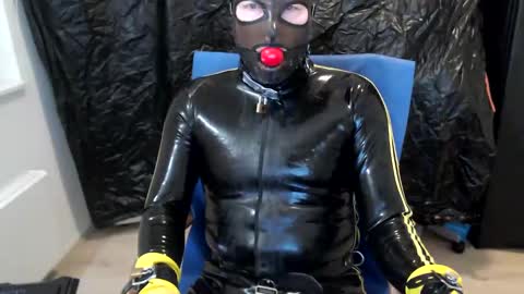 Snapshot of latexslaafboy2 chatting on December 10, 2024, 7:05 am latexslaafboy online show from December 10, 2024, 7:05 am