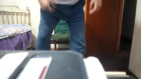 Snapshot of latigo1000 chatting on September 18, 2025, 3:52 am CHARLES ROBERT online show from September 18, 2025, 3:52 am