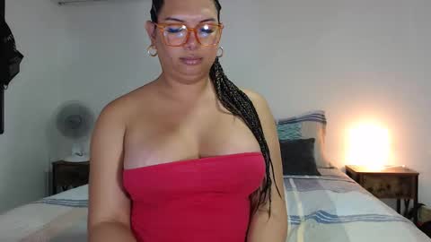 Snapshot of latinaflower_ts chatting on November 12, 2025, 4:18 pm FLOR SALVAJE online show from November 12, 2025, 4:18 pm