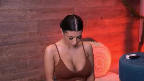 Latina online show from November 20, 2025, 7:02 pm