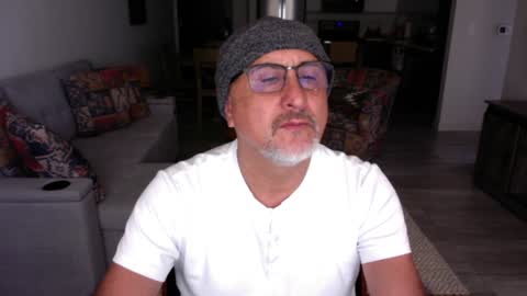 Snapshot of latinnous chatting on January 18, 2025, 6:32 pm QS - INDEPENDENT MODEL online show from January 18, 2025, 6:32 pm