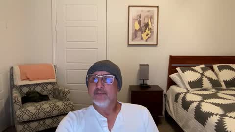 QS - INDEPENDENT MODEL online show from October 23, 2025, 5:40 am