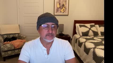 QS - INDEPENDENT MODEL online show from October 26, 2025, 4:18 am