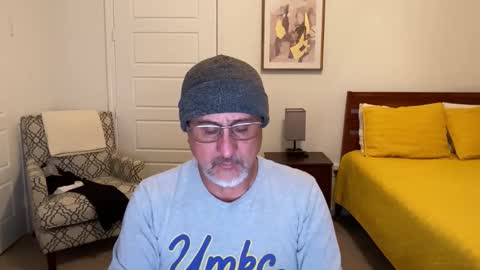 QS - INDEPENDENT MODEL online show from November 12, 2025, 6:36 am