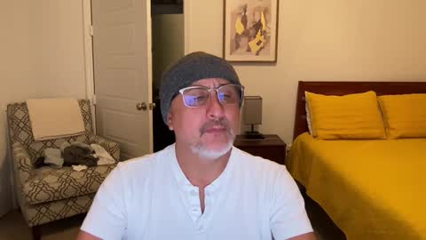 QS - INDEPENDENT MODEL online show from November 16, 2025, 5:57 am