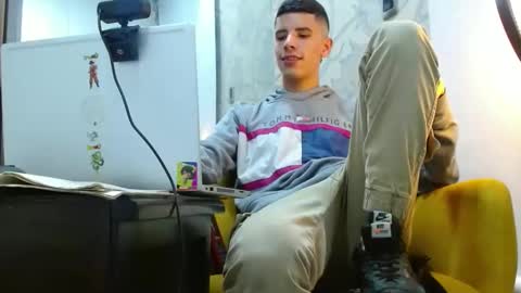 Snapshot of latinoproduction chatting on November 1, 2025, 1:18 am latinoproduction online show from November 1, 2025, 1:18 am