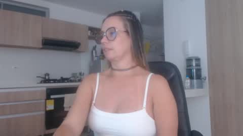 Snapshot of latinpaprika chatting on October 31, 2025, 2:12 am latinpaprika online show from October 31, 2025, 2:12 am