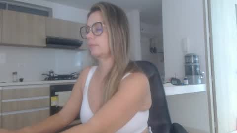 Snapshot of latinpaprika chatting on November 7, 2025, 12:05 pm latinpaprika online show from November 7, 2025, 12:05 pm