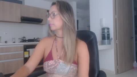 Snapshot of latinpaprika chatting on November 22, 2025, 9:58 pm latinpaprika online show from November 22, 2025, 9:58 pm