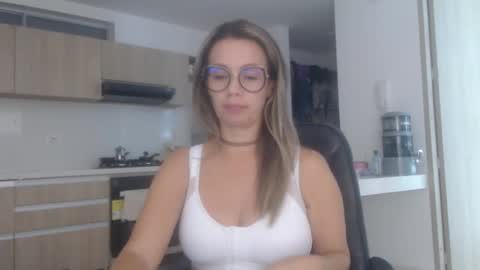 Snapshot of latinpaprika chatting on December 2, 2025, 11:59 am latinpaprika online show from December 2, 2025, 11:59 am