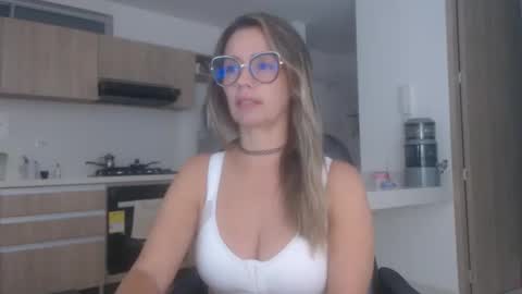 Snapshot of latinpaprika chatting on December 5, 2025, 11:30 am latinpaprika online show from December 5, 2025, 11:30 am