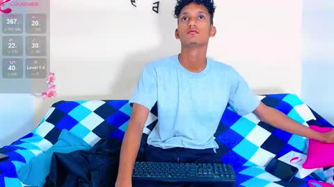 Snapshot of latinvenz chatting on December 16, 2025, 11:15 am yorkier and derrek online show from December 16, 2025, 11:15 am