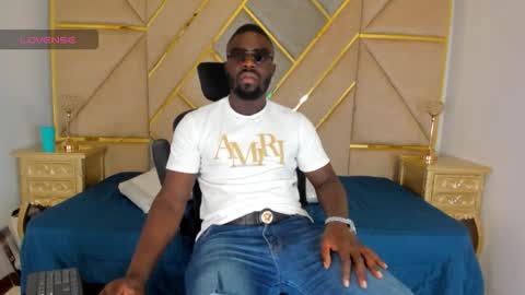 LEANDRO online show from October 27, 2025, 3:10 am